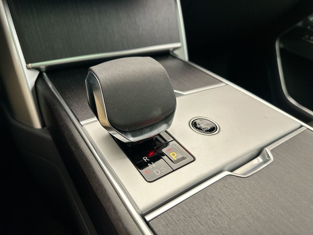 Thumbnail: 2025 Land Rover Range Rover - 12