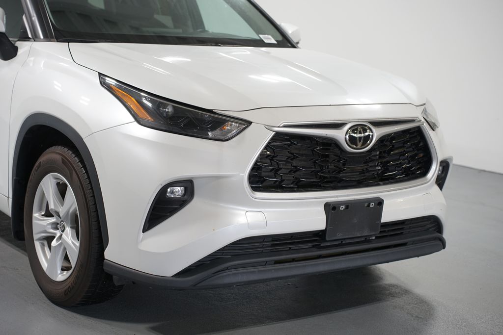 Thumbnail: 2023 Toyota Highlander - 4