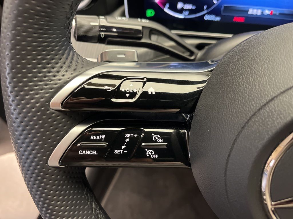 Thumbnail: 2023 Mercedes-Benz C-Class - 15