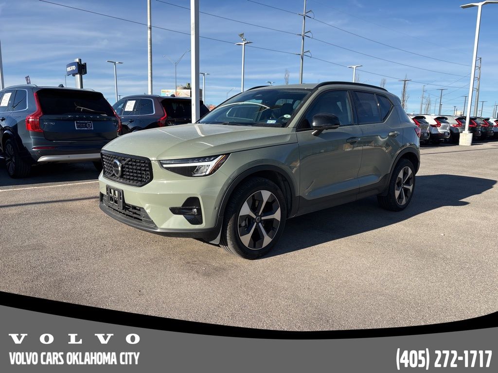 2025 Volvo XC40 Plus's photo