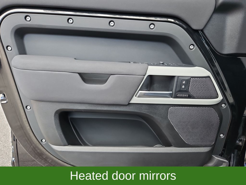 2023 Land Rover Defender 28