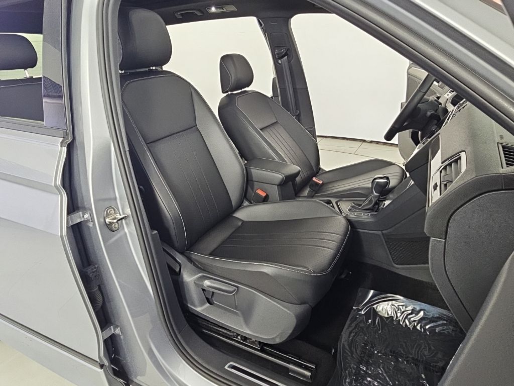 Thumbnail: 2023 Volkswagen Tiguan - 19