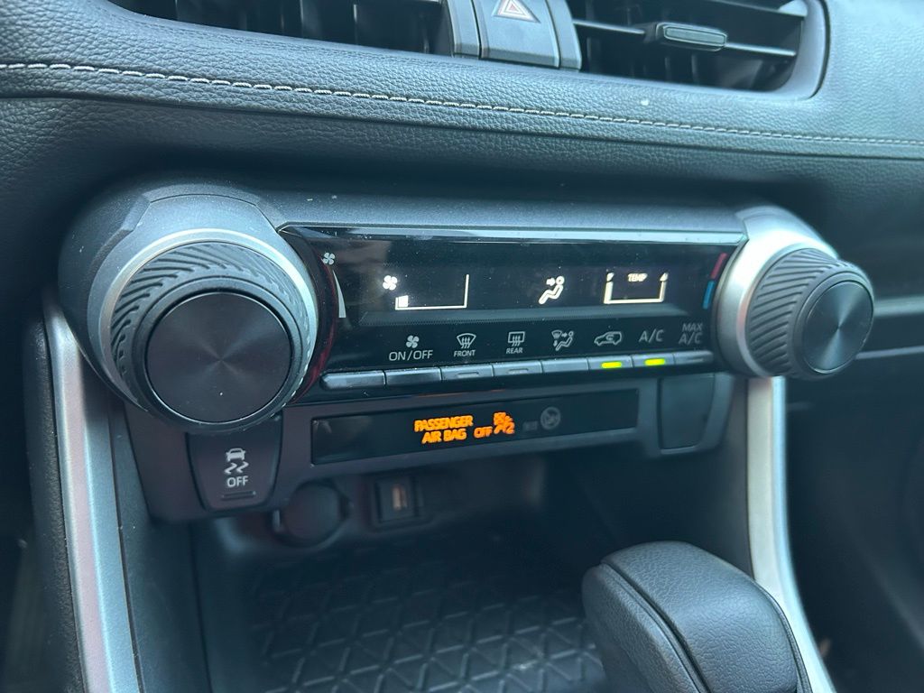 2021 Toyota RAV4 LE 24