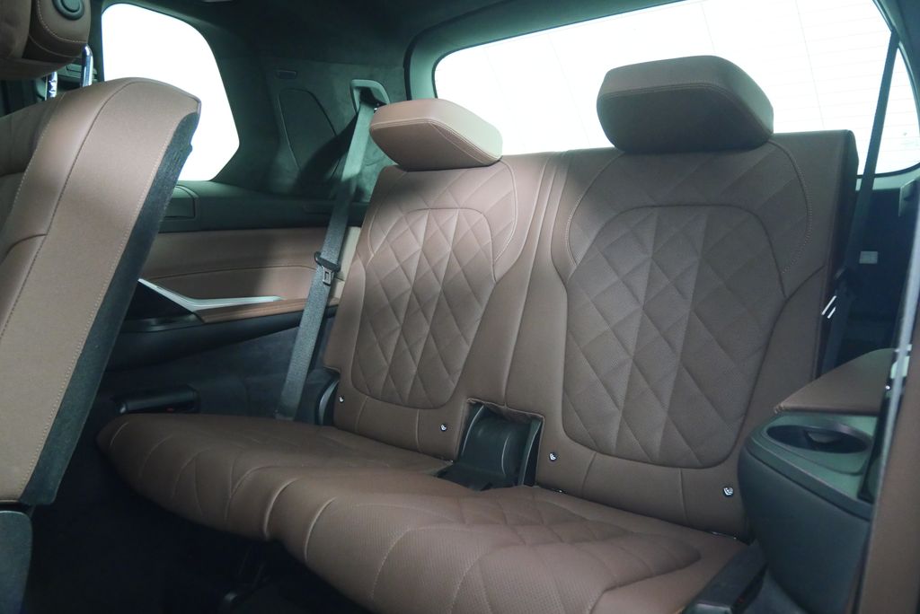 Thumbnail: 2026 BMW X7 - 17