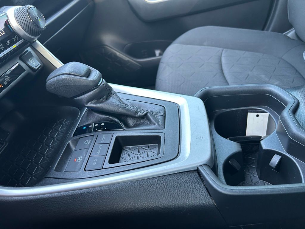 Thumbnail: 2020 Toyota RAV4 - 21
