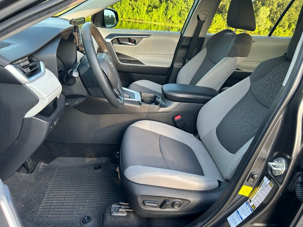 Thumbnail: 2021 Toyota RAV4 - 14