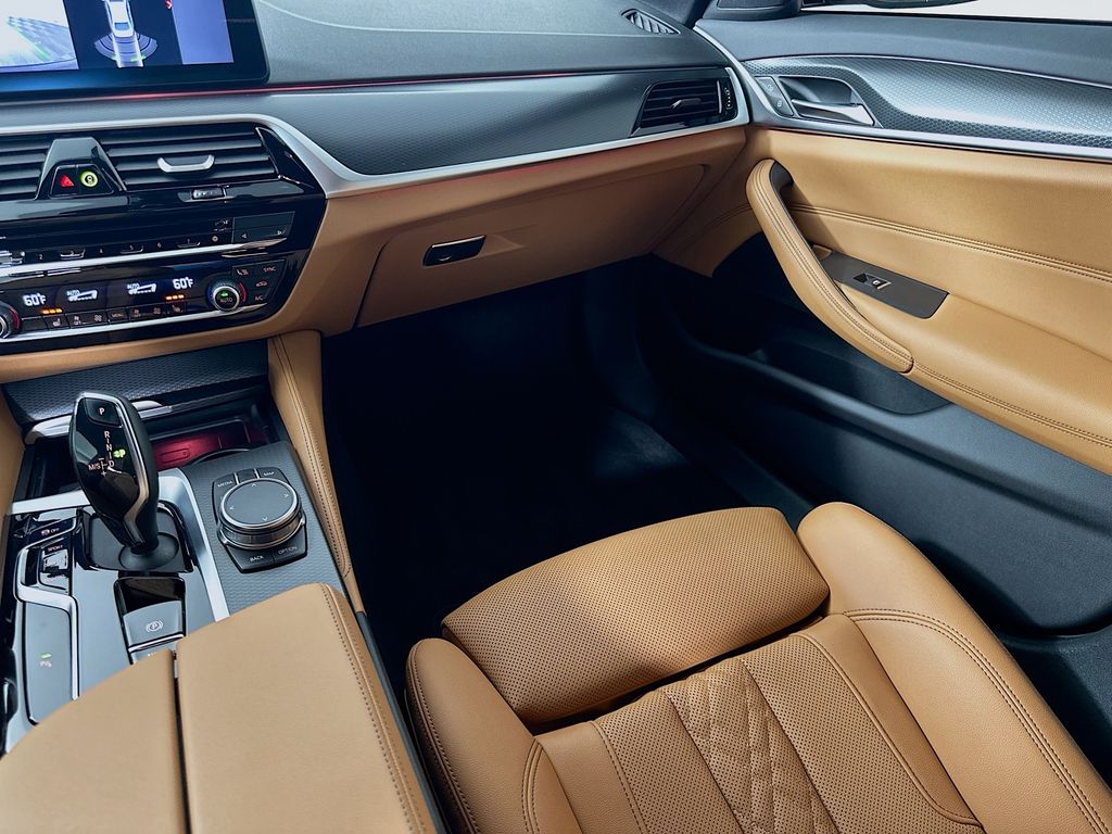 Thumbnail: 2023 BMW 5 Series - 24
