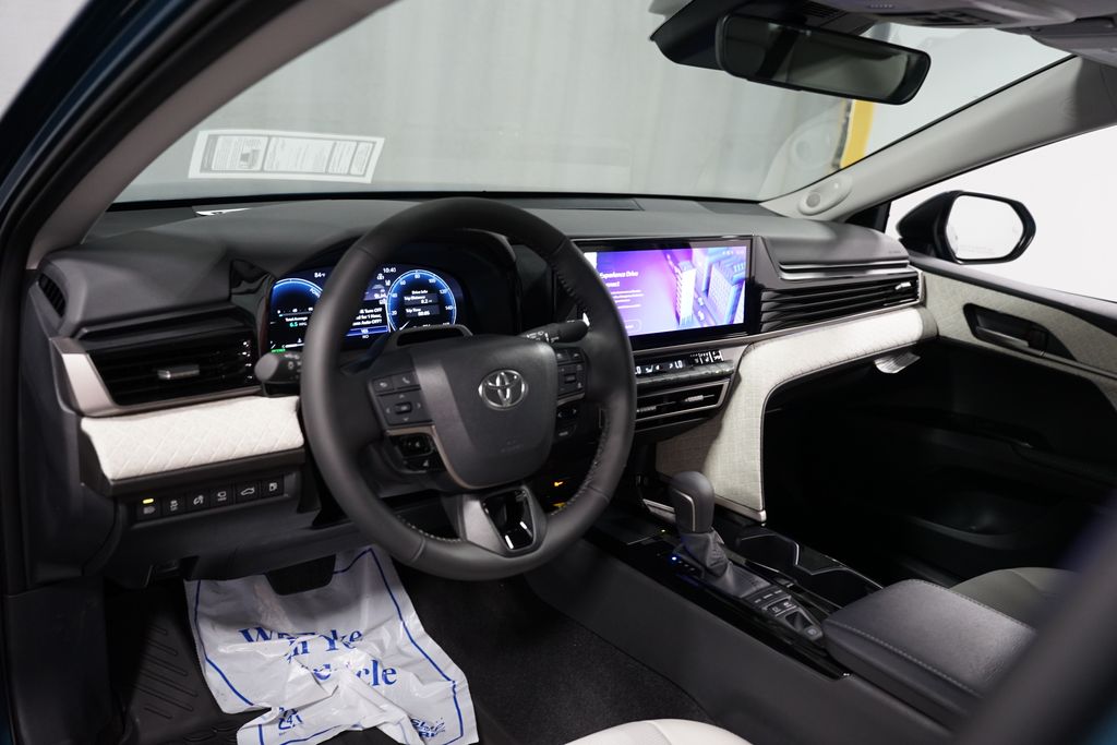 Thumbnail: 2025 Toyota Camry - 11