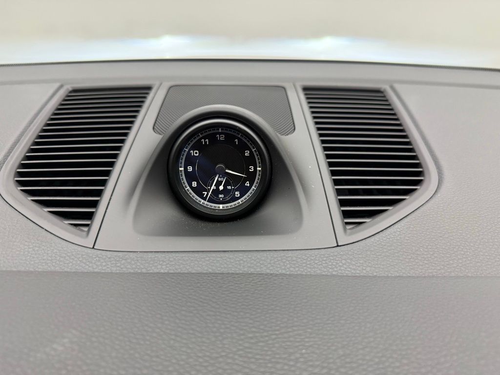 Thumbnail: 2025 Porsche Macan - 18