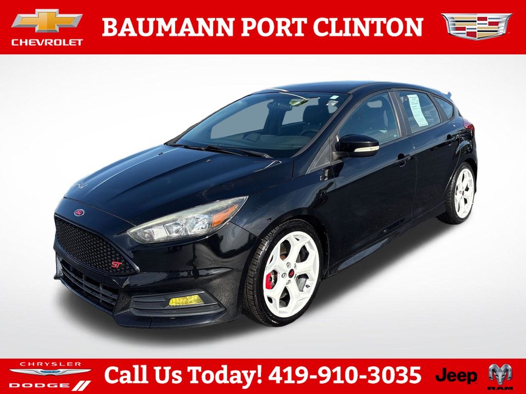 Shadow Black 2017 Ford Focus Hatchback Front-Wheel Drive 6-Speed Manual