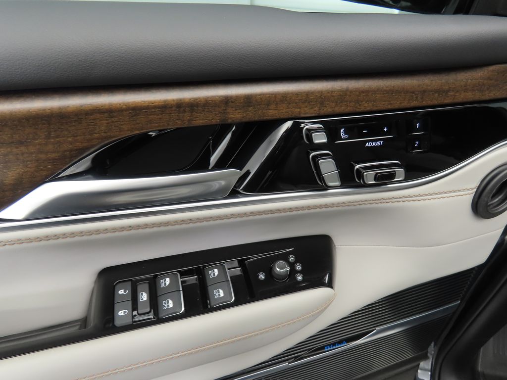 Thumbnail: 2025 Jeep Grand Wagoneer - 23