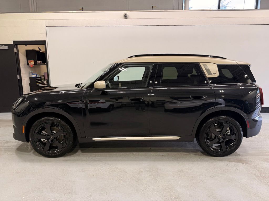 Thumbnail: 2027 MINI Cooper Countryman - 2