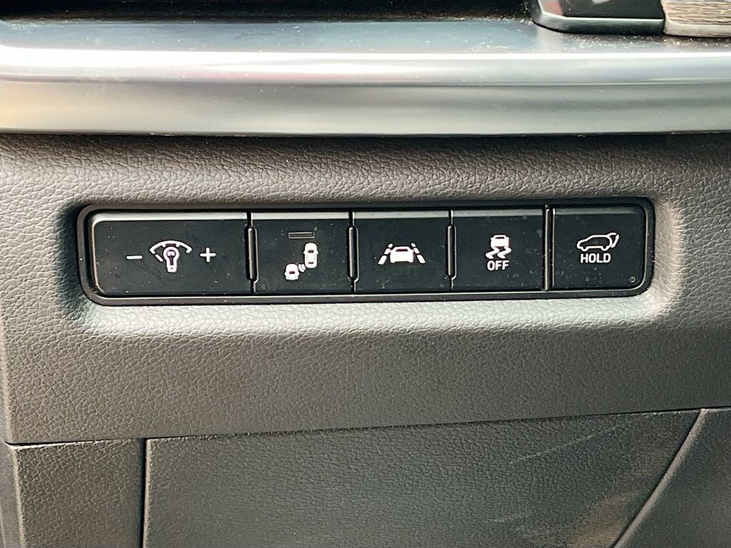Used 2022 Black Kia EX image 10