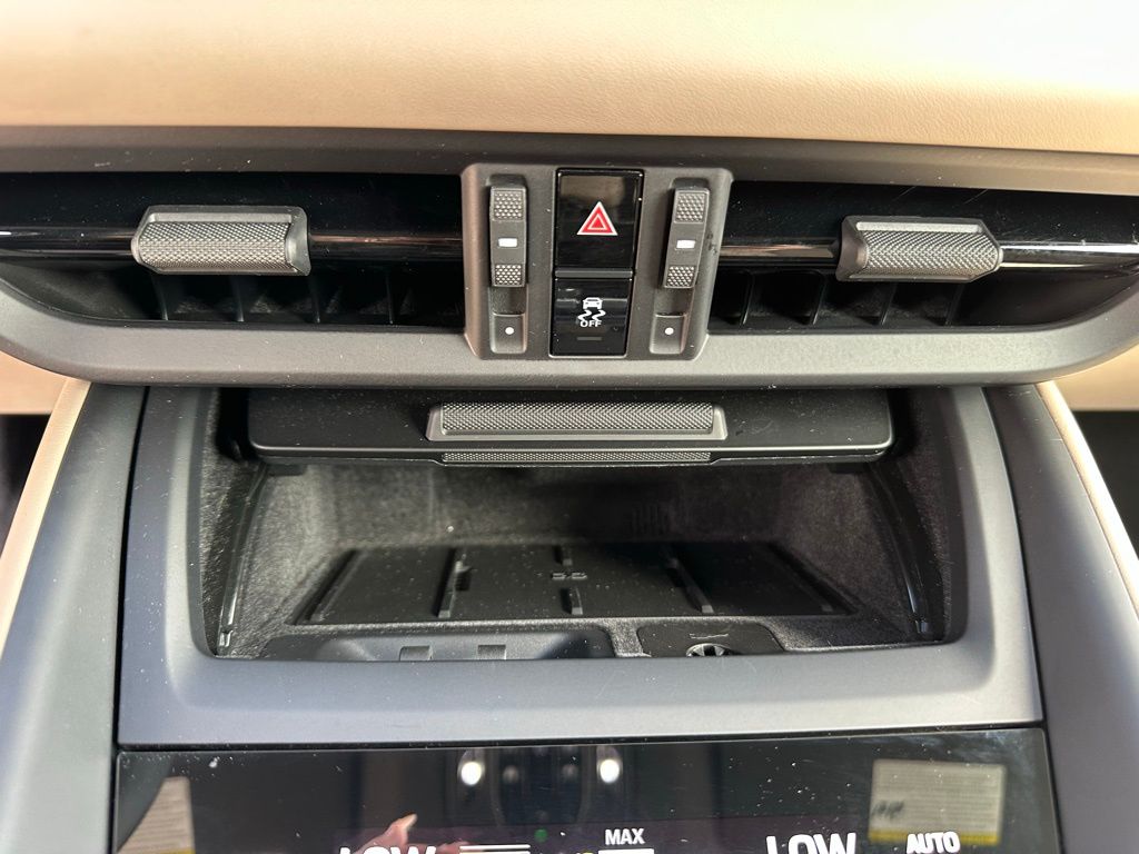 Thumbnail: 2025 Porsche Macan - 26