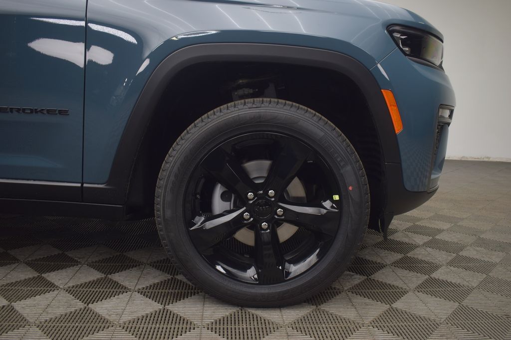 new 2026 Jeep Grand Cherokee car, priced at $51,400