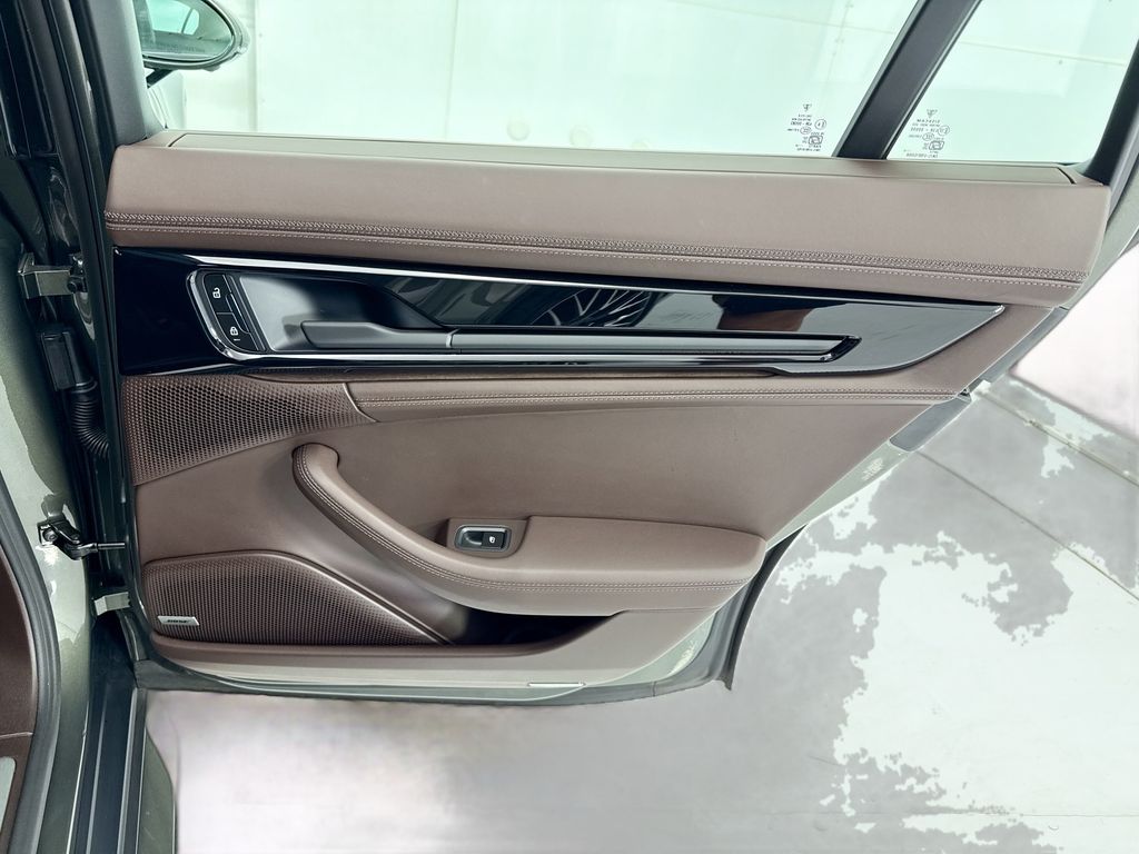 Thumbnail: 2025 Porsche Panamera - 26