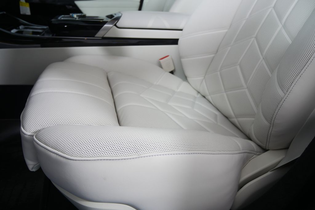 Thumbnail: 2026 BMW i7 - 9