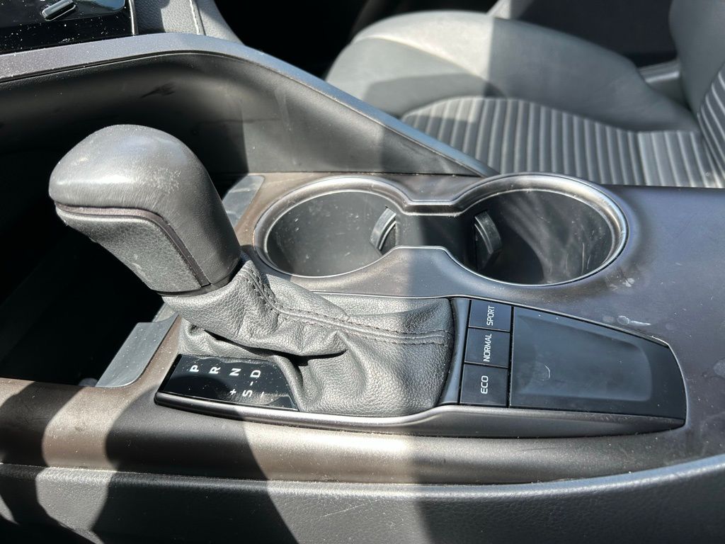 2022 Toyota Camry SE 23