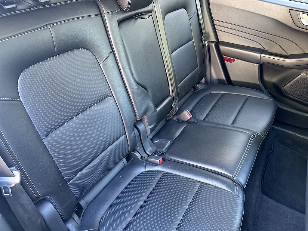 Used 2022 Silver Ford SEL image 25