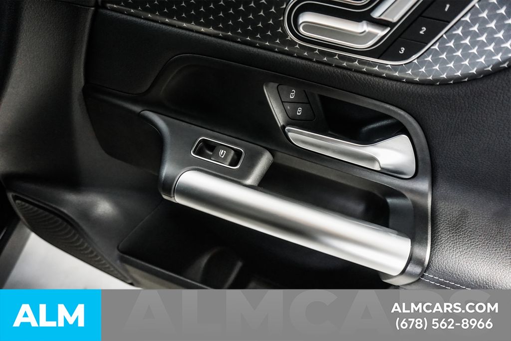 Used 2025 Black Mercedes-Benz GLA 250 image 43