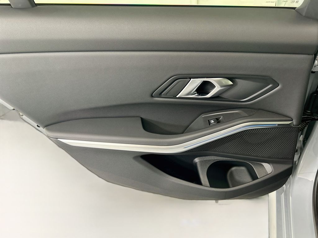 Thumbnail: 2026 BMW 3 Series - 25