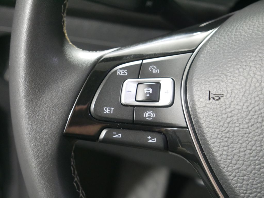 Thumbnail: 2021 Volkswagen Tiguan - 20