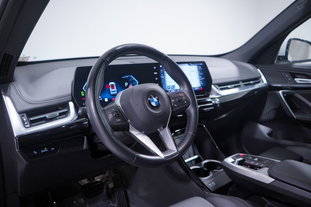 Thumbnail: 2023 BMW X1 - 6