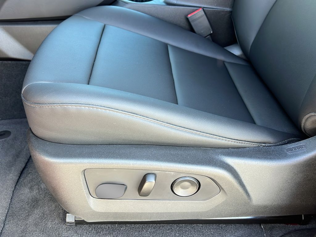 Used 2025 Red Chevrolet Trail Boss image 22