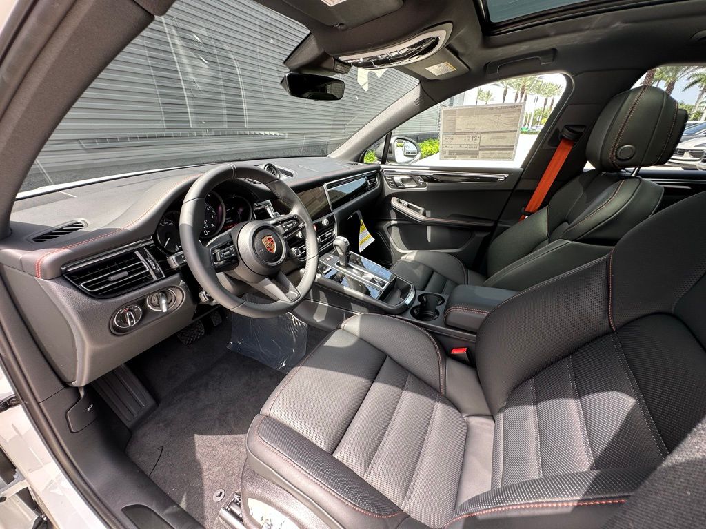 Thumbnail: 2025 Porsche Macan - 4