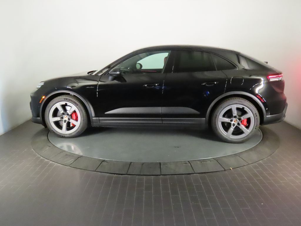 Thumbnail: 2026 Porsche Macan - 2