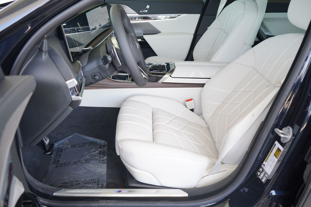 2025 BMW 7 Series 760i xDrive 11