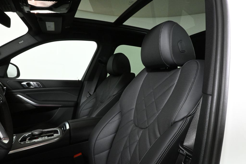 Thumbnail: 2026 BMW X5 - 16