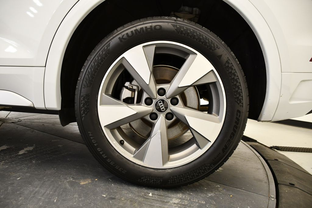 Thumbnail: 2024 Audi Q5 - 14