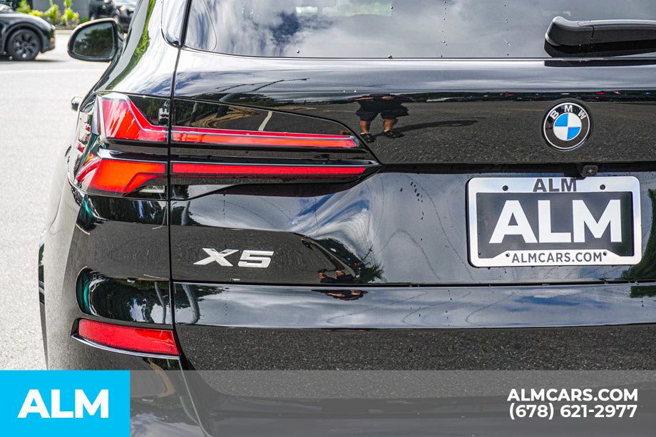 Used 2025 Black BMW sDrive40i image 15