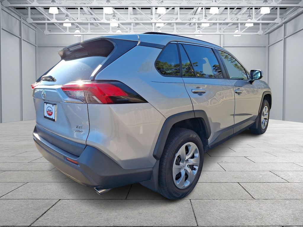 2019 Toyota RAV4 LE 4