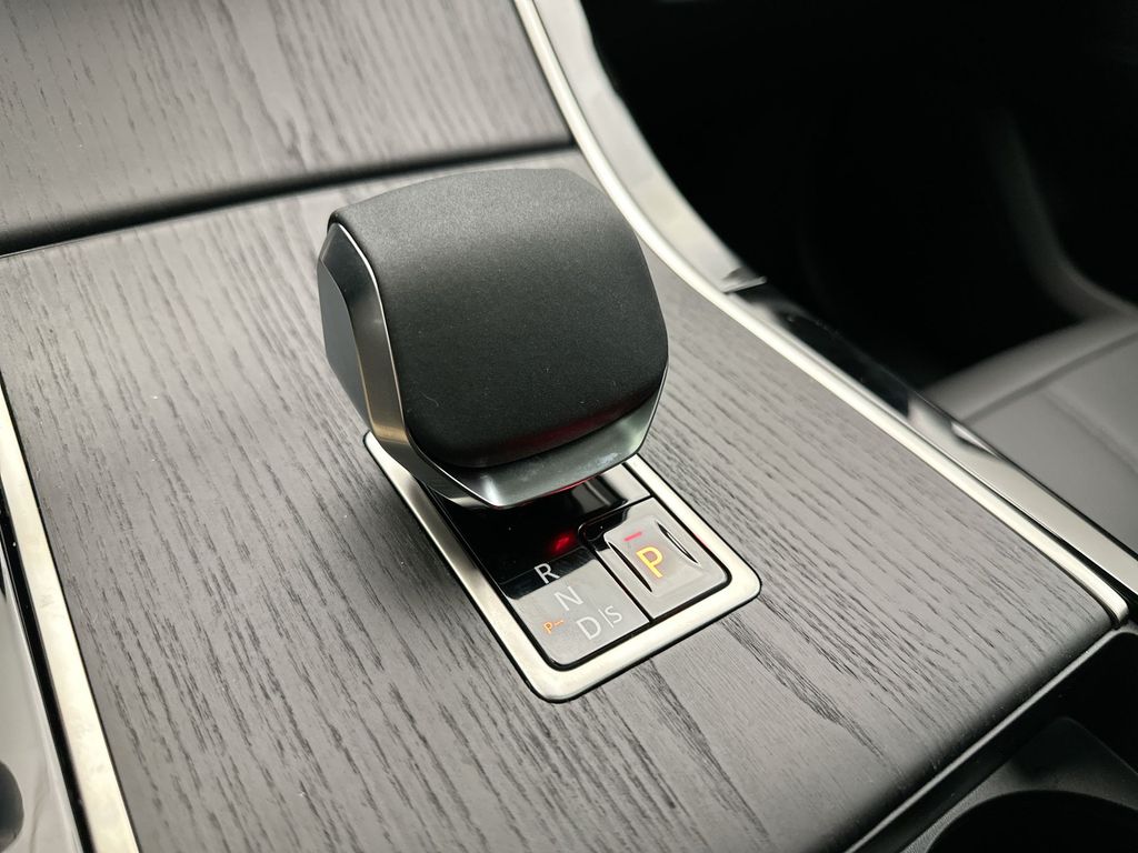 Thumbnail: 2026 Land Rover Range Rover Velar - 11