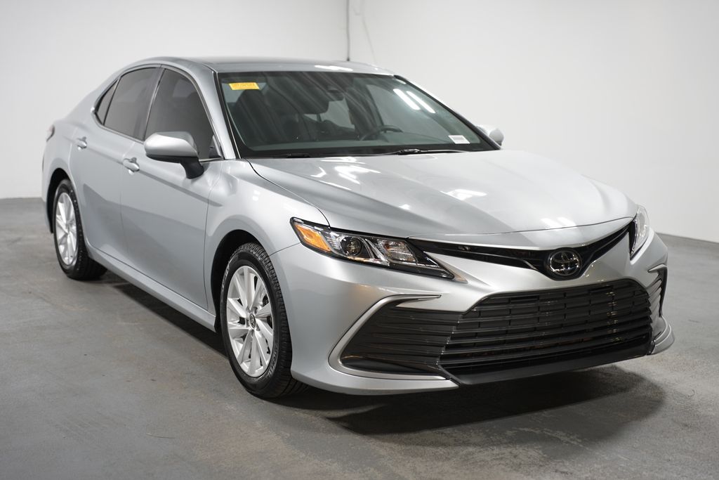 2023 Toyota Camry LE 3