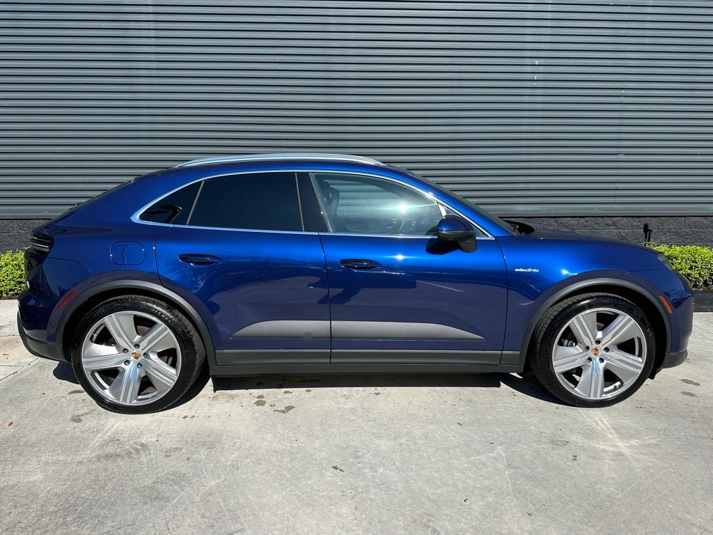 Thumbnail: 2024 Porsche Macan - 10