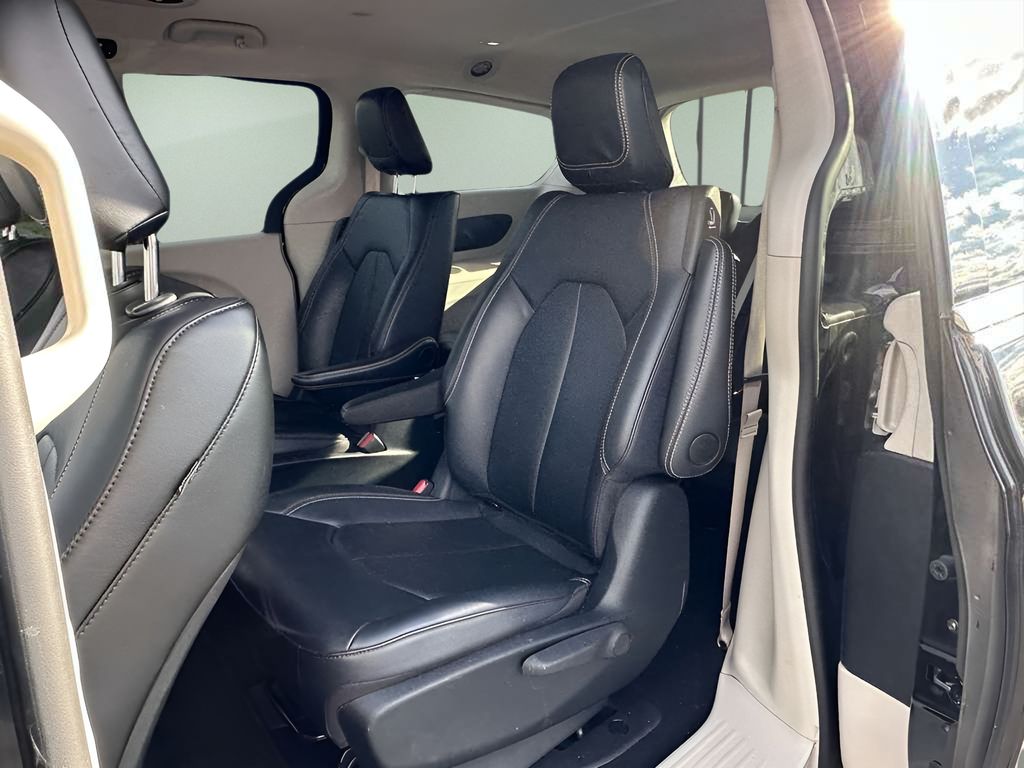 Used 2024 Chrysler Pacifica Hybrid Van