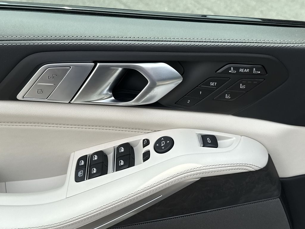 Thumbnail: 2027 BMW X7 - 13