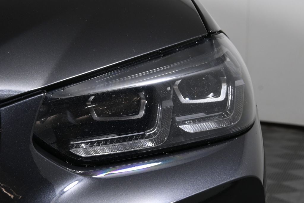 Thumbnail: 2023 BMW X4 - 11