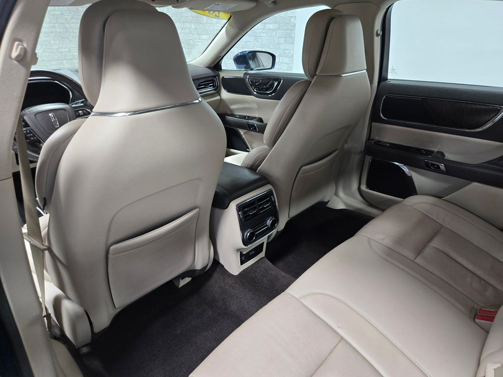 2017 Lincoln Continental Reserve - Photo 34
