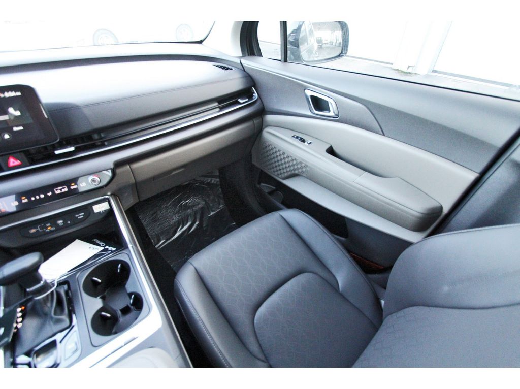 New 2026 Kia Carnival MPV Van