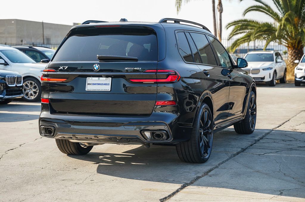 2025 BMW X7 xDrive40i 8