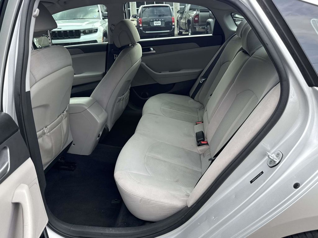 Used 2015 Silver Hyundai SE image 14