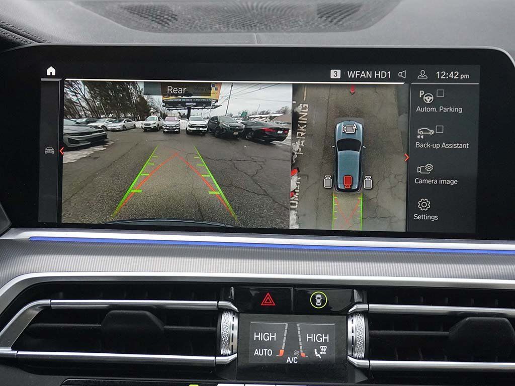 Used 2022 Gray BMW xDrive40i image 55