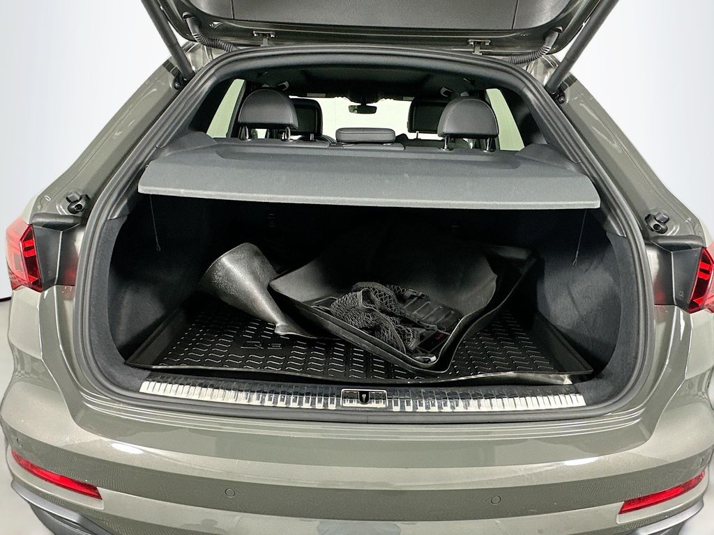 Thumbnail: 2020 Audi Q3 - 27