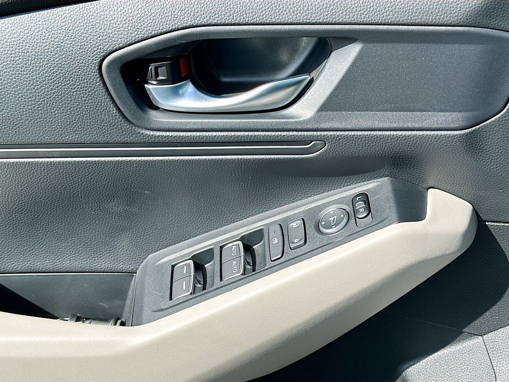 2025 Honda Accord LX 17