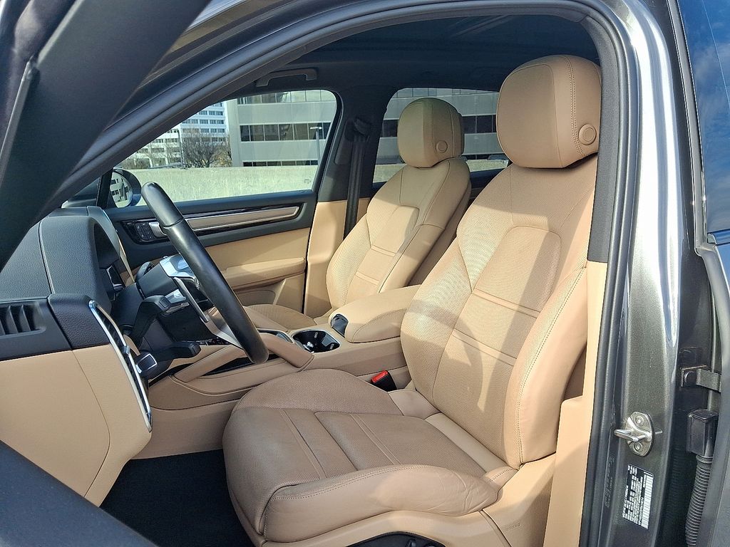 Thumbnail: 2023 Porsche Cayenne - 15