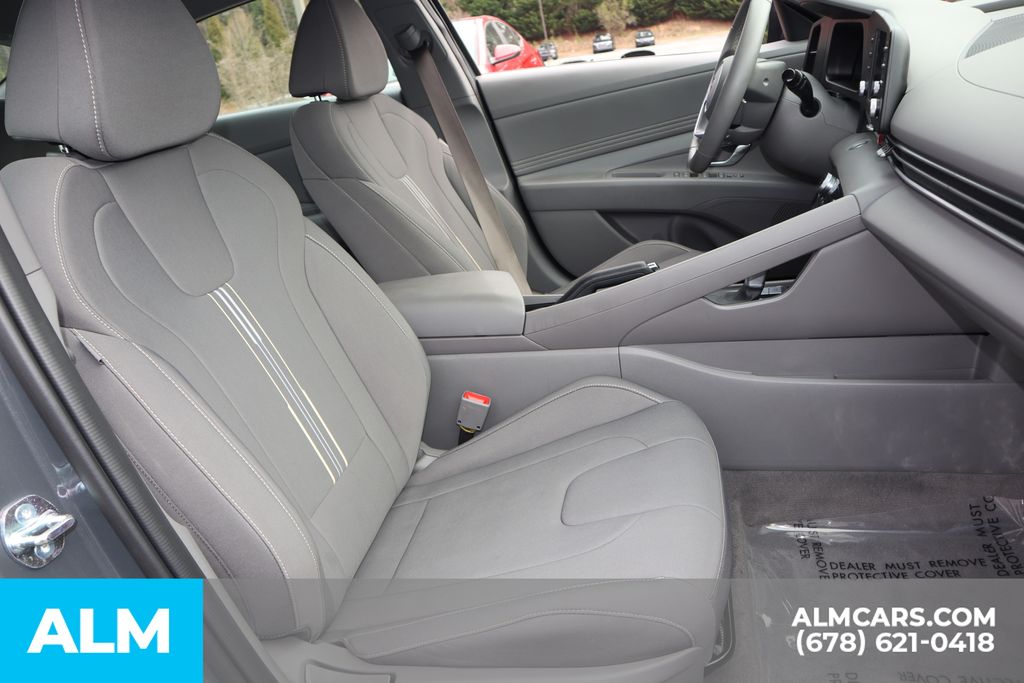 Used 2025 Gray Hyundai SEL Sport image 27